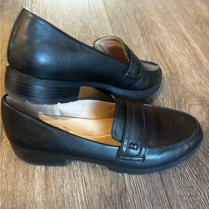 Life Stride Classic Black Leather Women's Loafers like new
